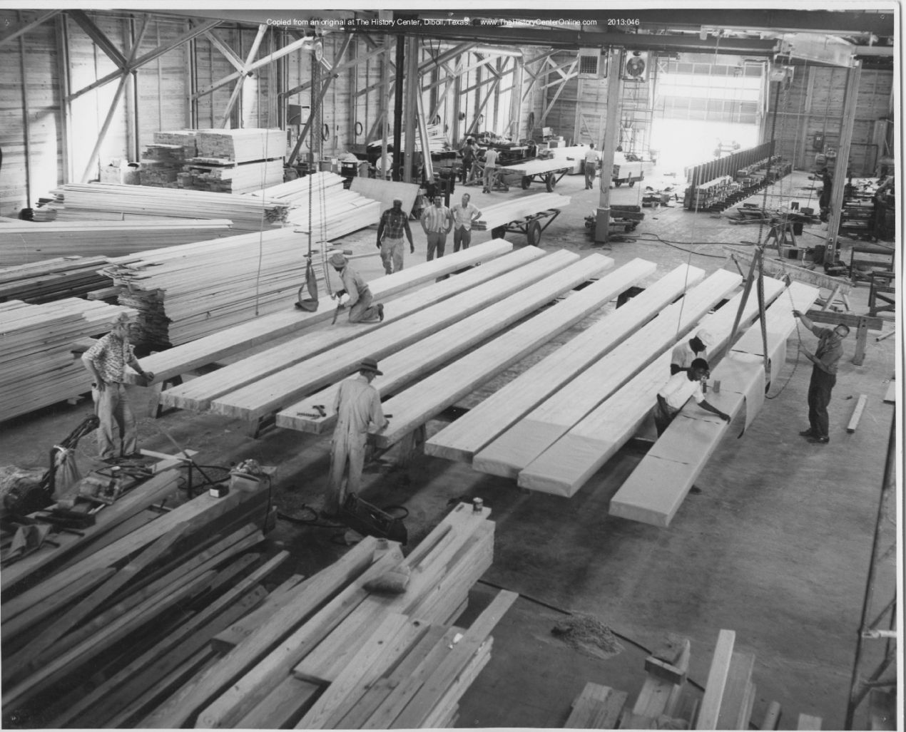 003_TexLam_Photographs_Manufacturing_Beams_Diboll