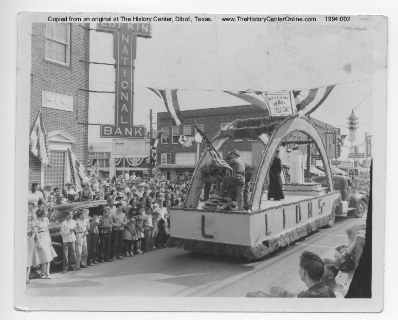 06 090a Lions Club Float