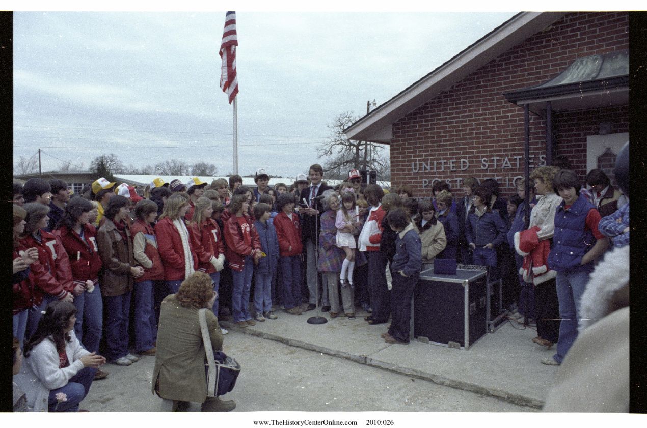 0058 Deweyville Flag Raising, 1981