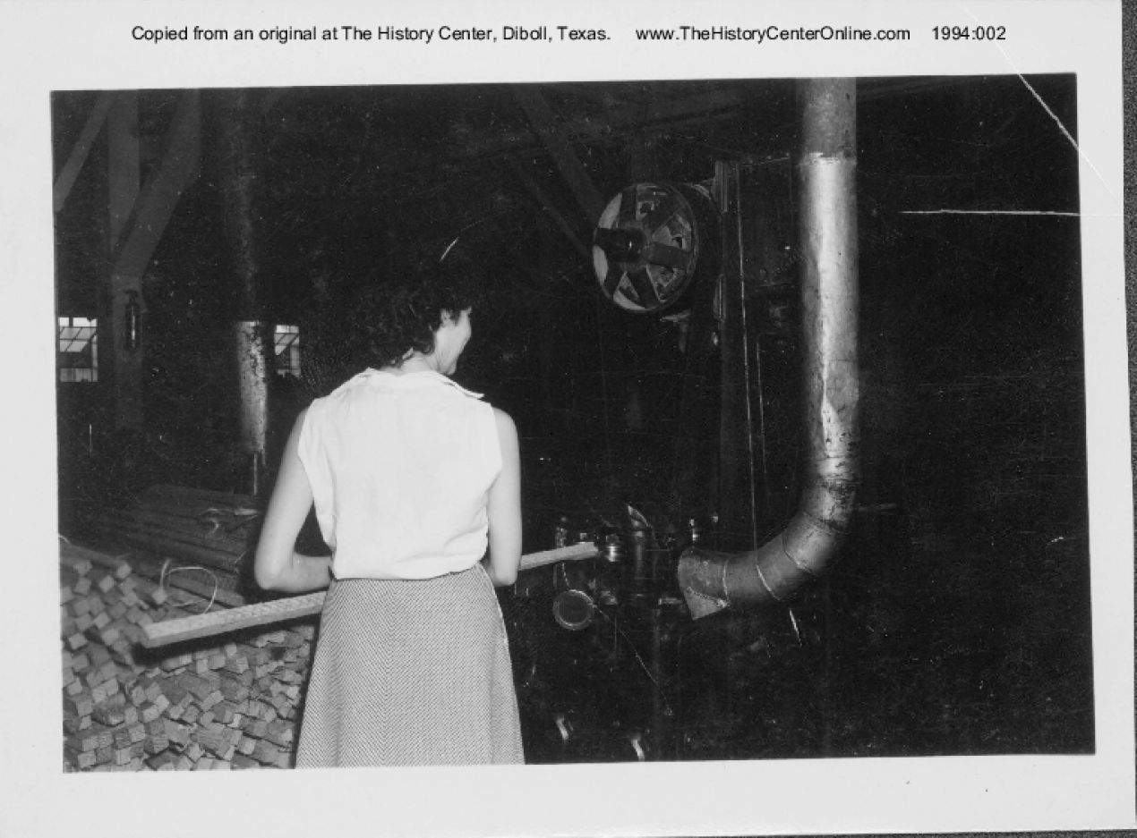 04_083a_handle_factory_worker