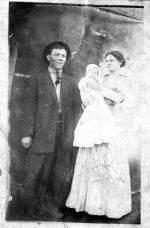 029 unknown couple with baby