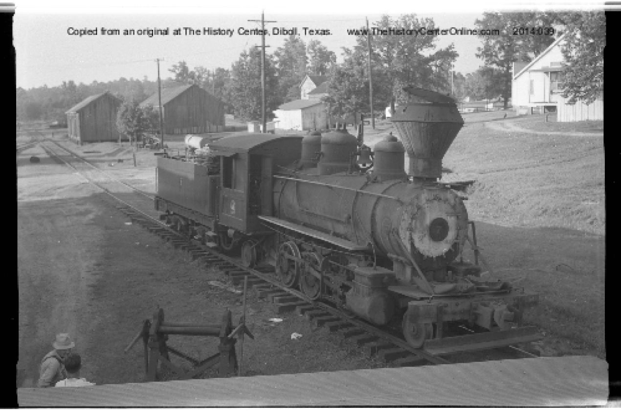 002_Steven_Holding_Railroad_Louisiana_Longleaf_7